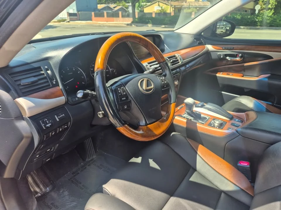 2013 Lexus LS 4th Gen - Image 19 of 20