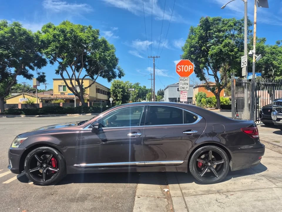 2013 Lexus LS 4th Gen - Image 8 of 20