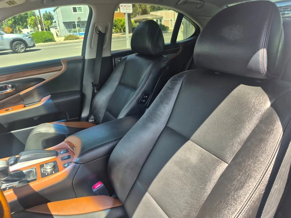 2013 Lexus LS 4th Gen - Image 15 of 20