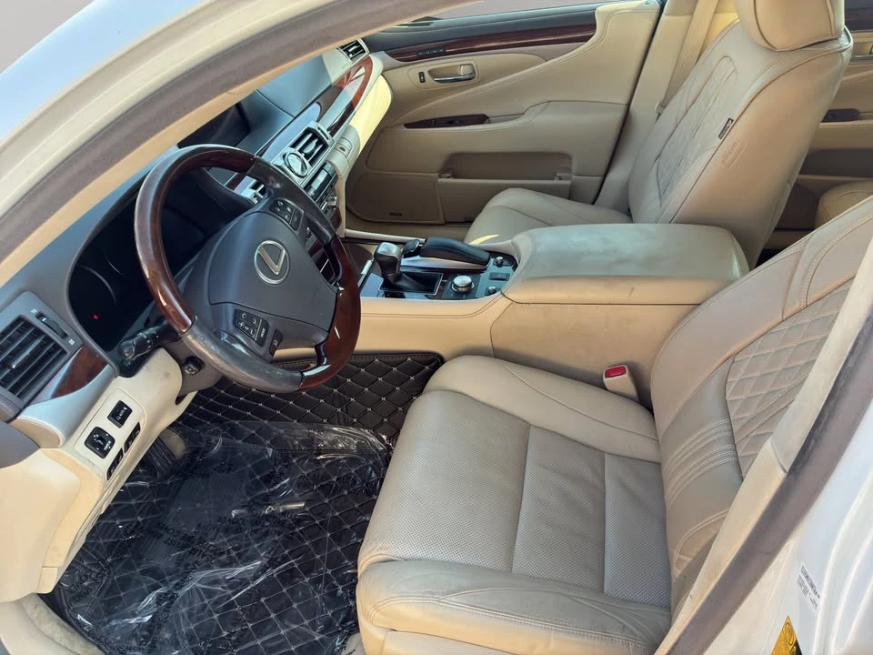 2013 Lexus LS 4th Gen - Image 11 of 15