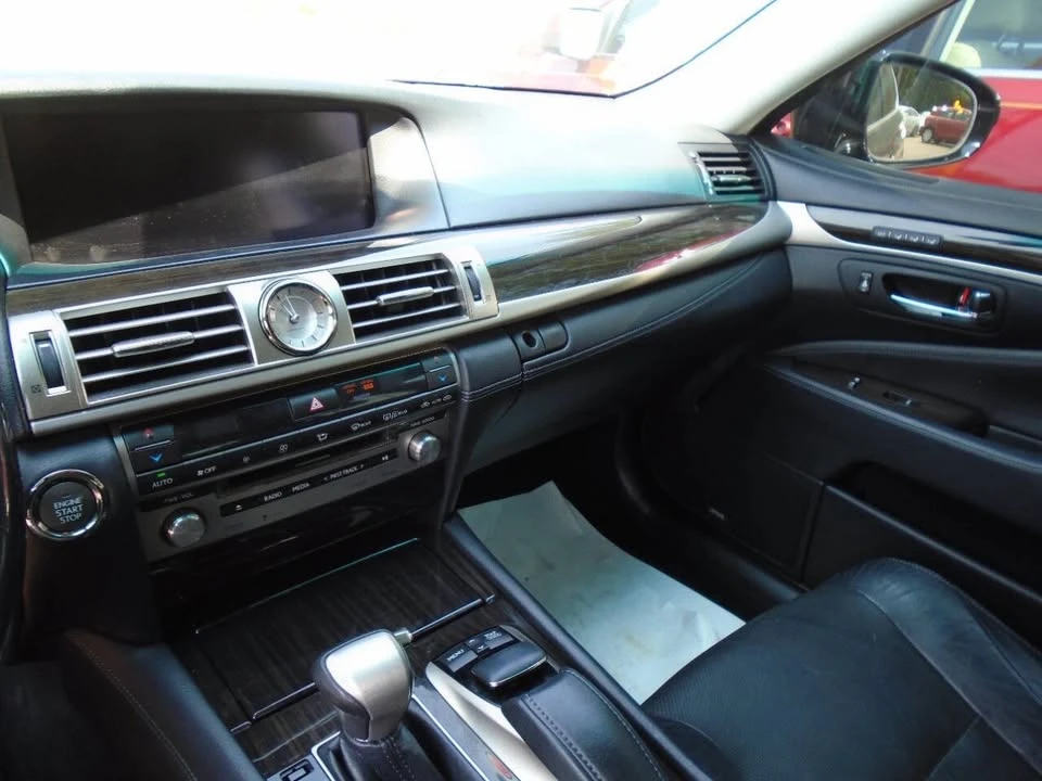 2013 Lexus LS 4th Gen - Image 9 of 11