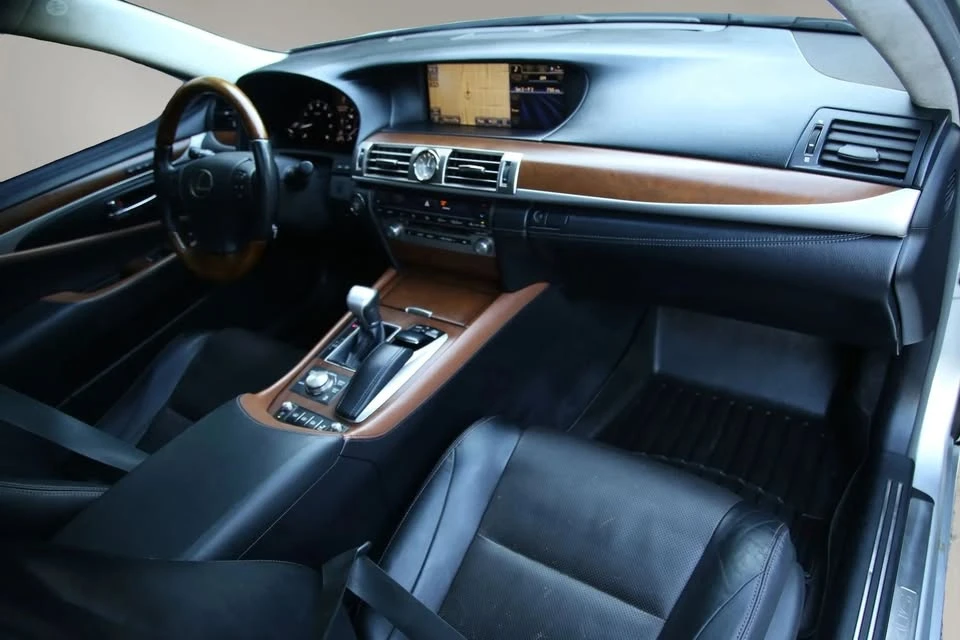 2013 Lexus LS 4th Gen - Image 15 of 20