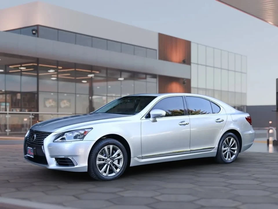 2013 Lexus LS 4th Gen - Image 3 of 20