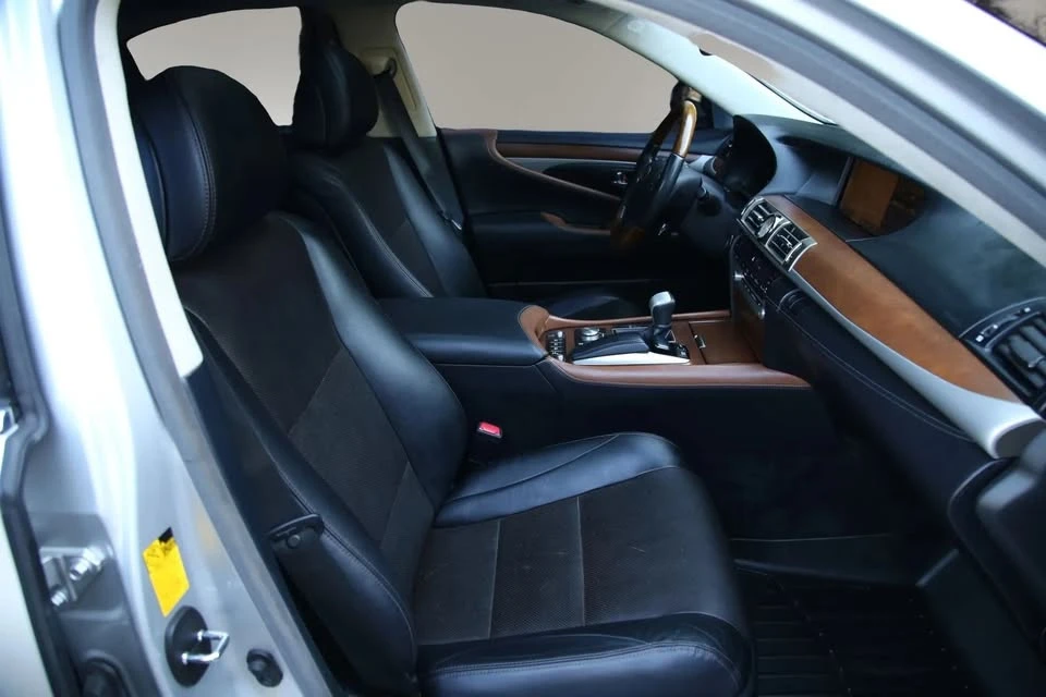 2013 Lexus LS 4th Gen - Image 16 of 20