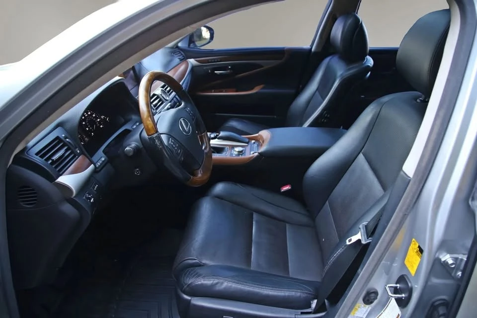 2013 Lexus LS 4th Gen - Image 9 of 20