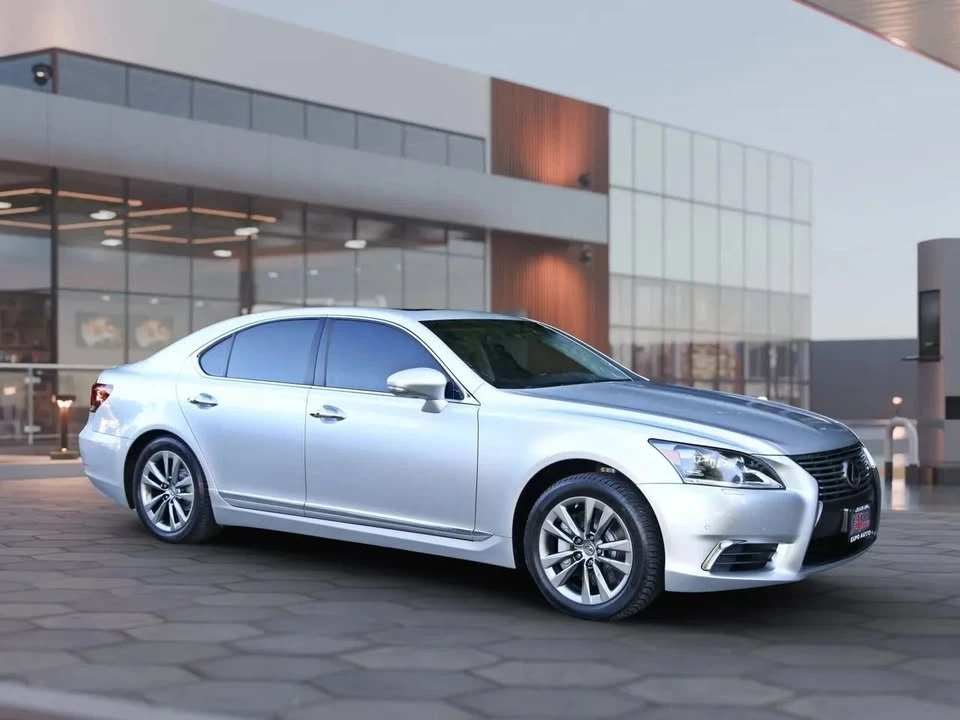 2013 Lexus LS 4th Gen - Image 8 of 20