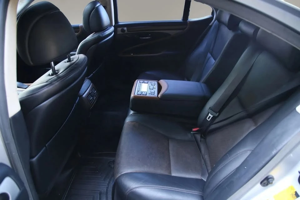 2013 Lexus LS 4th Gen - Image 17 of 20