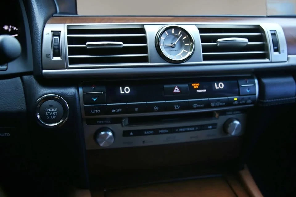 2013 Lexus LS 4th Gen - Image 12 of 20