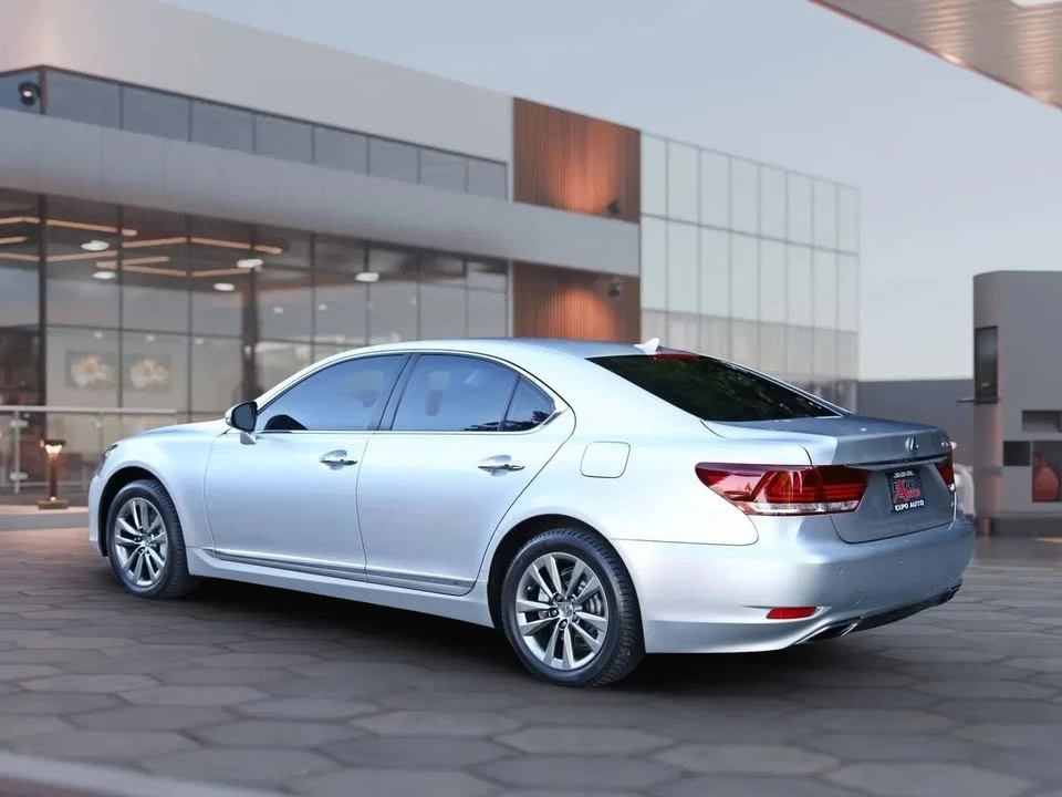 2013 Lexus LS 4th Gen - Image 4 of 20