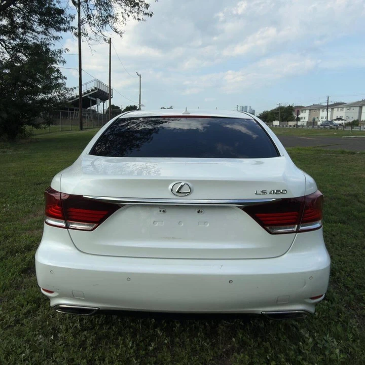 2013 Lexus LS 4th Gen - Image 5 of 19