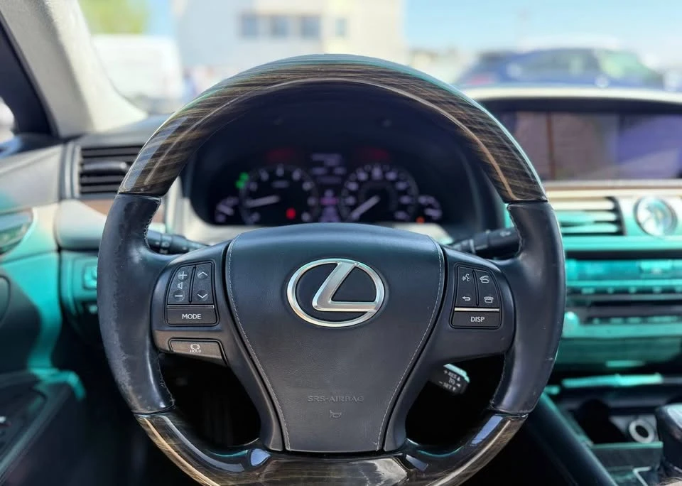 2013 Lexus LS 4th Gen - Image 16 of 17