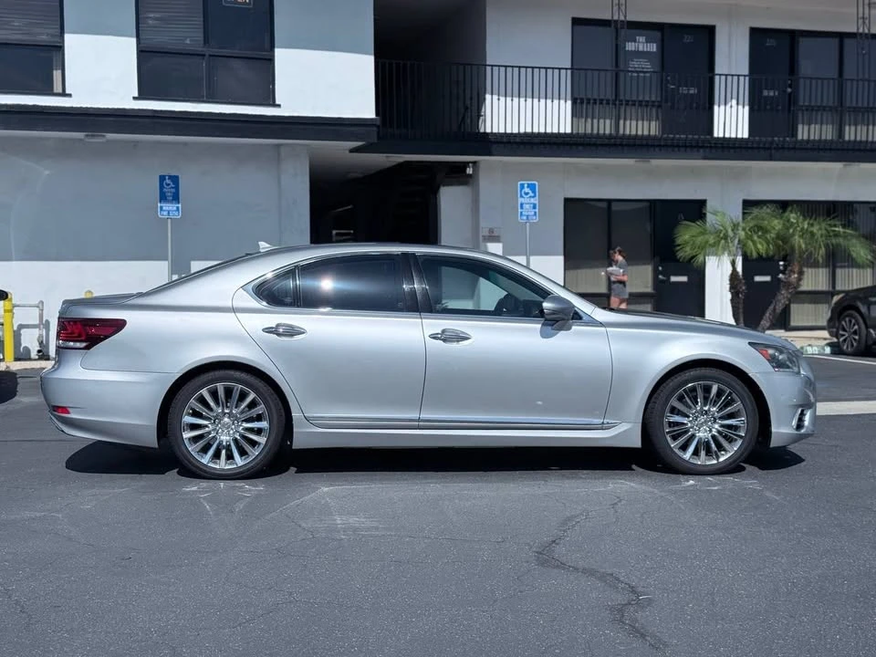 2013 Lexus LS 4th Gen - Image 8 of 17