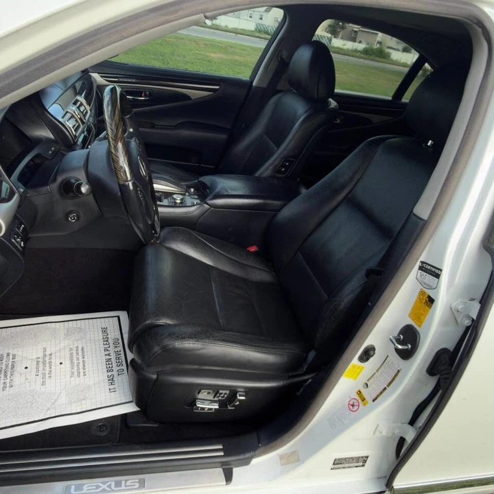 2013 Lexus LS 4th Gen - Image 10 of 19