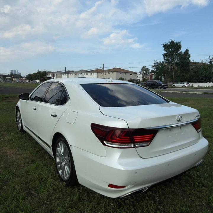 2013 Lexus LS 4th Gen - Image 12 of 19