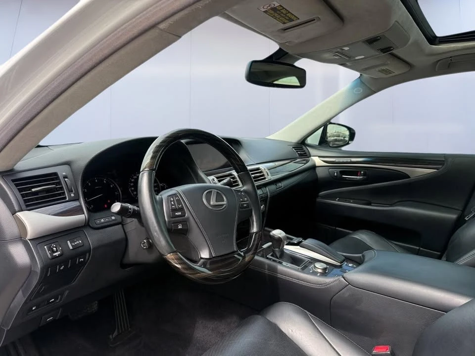2013 Lexus LS 4th Gen - Image 9 of 10