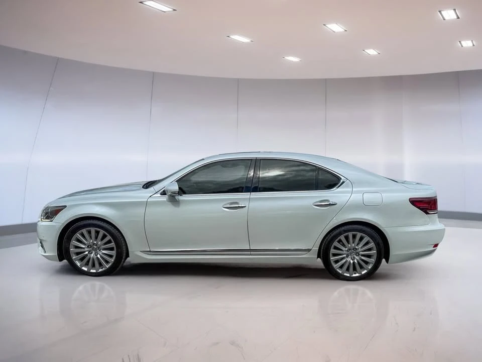 2013 Lexus LS 4th Gen - Image 8 of 10