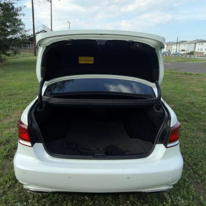 2013 Lexus LS 4th Gen - Image 6 of 19