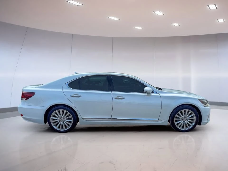 2013 Lexus LS 4th Gen - Image 4 of 10