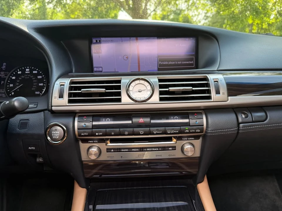 2013 Lexus LS 4th Gen - Image 14 of 20