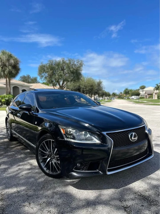 2013 Lexus LS 4th Gen - Image 18 of 20