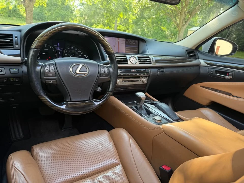 2013 Lexus LS 4th Gen - Image 11 of 20