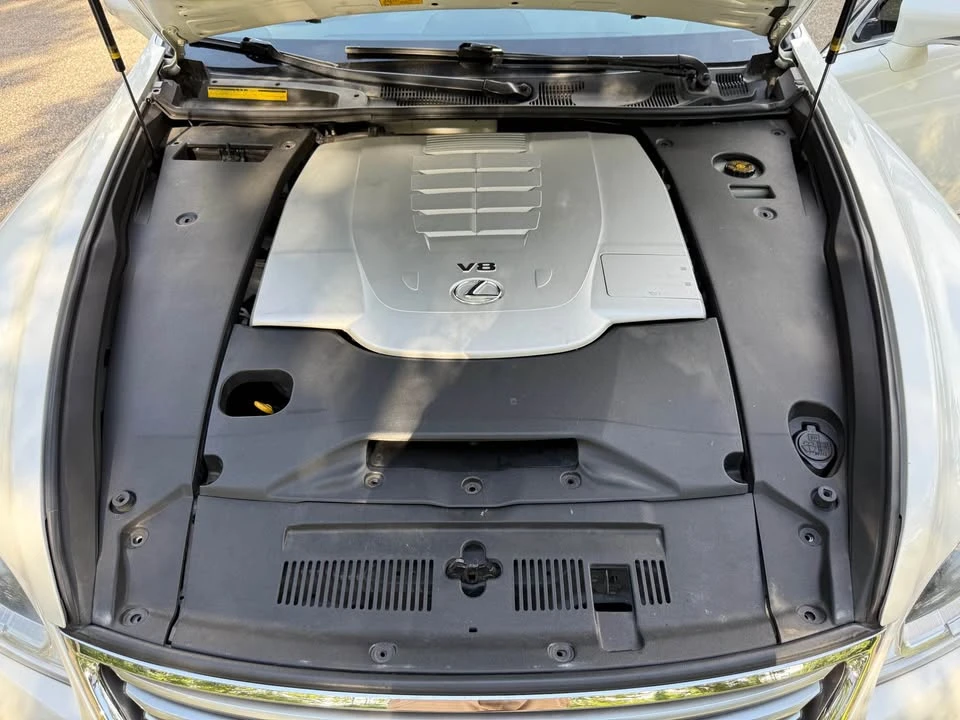 2013 Lexus LS 4th Gen - Image 19 of 20