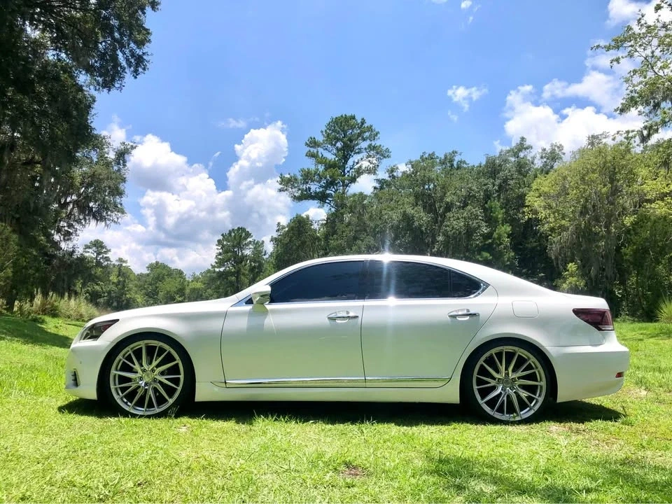 2013 Lexus LS 4th Gen - Image 10 of 16