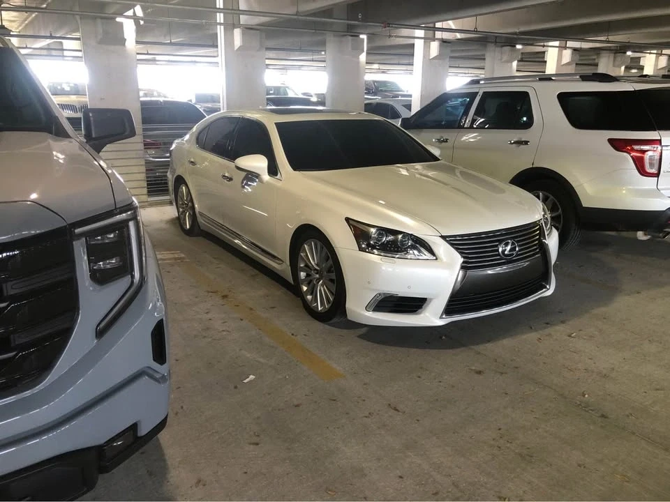 2013 Lexus LS 4th Gen - Image 5 of 16