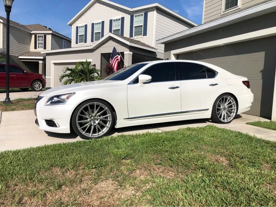 2013 Lexus LS 4th Gen - Image 9 of 16
