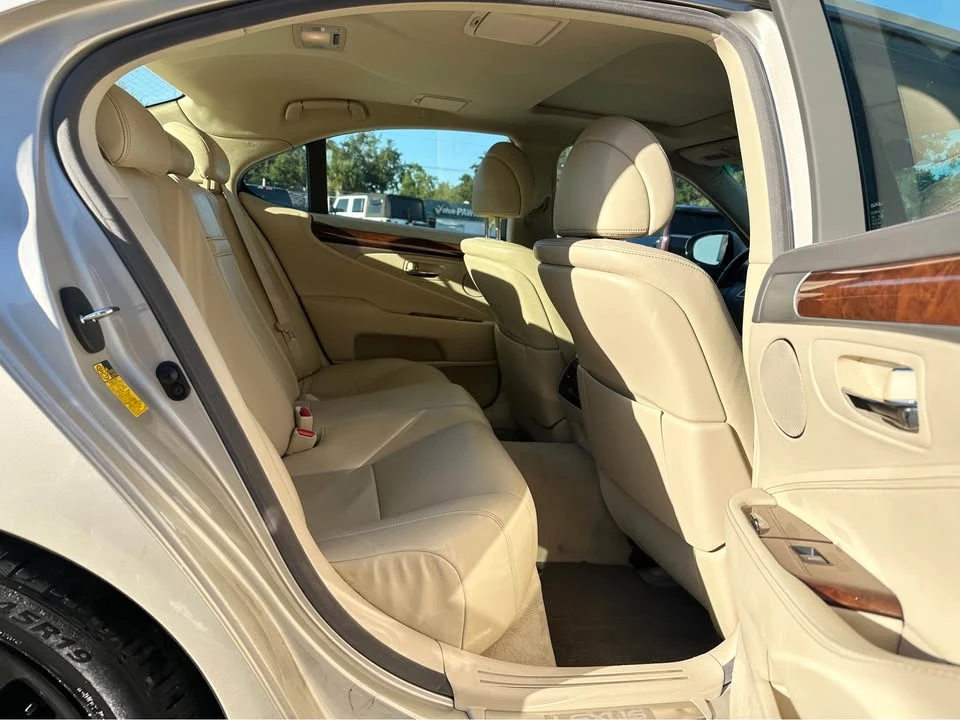 2013 Lexus LS 4th Gen - Image 16 of 16