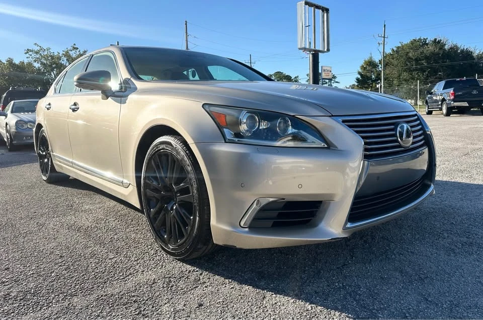 2013 Lexus LS 4th Gen - Image 9 of 16