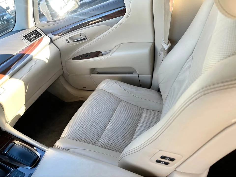 2013 Lexus LS 4th Gen - Image 13 of 16