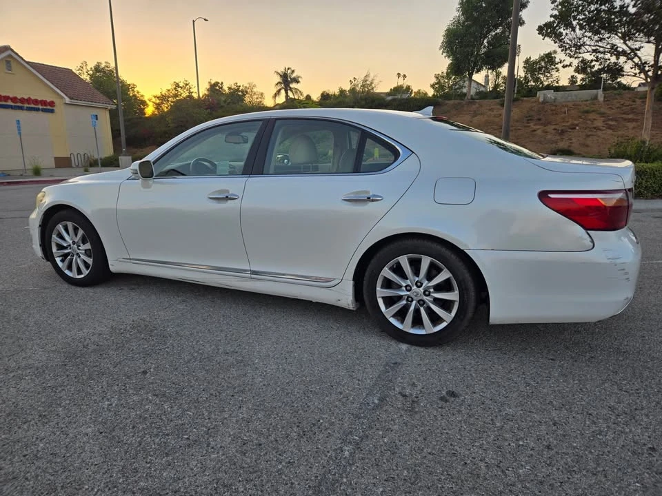 2013 Lexus LS 4th Gen - Image 4 of 12