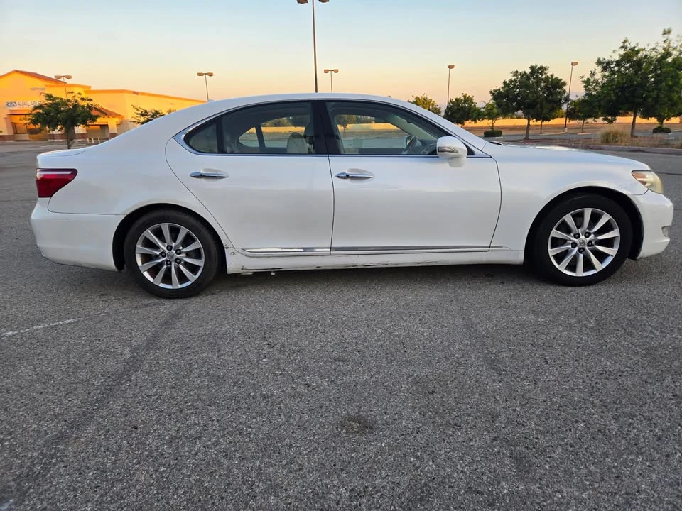 2013 Lexus LS 4th Gen - Image 2 of 12