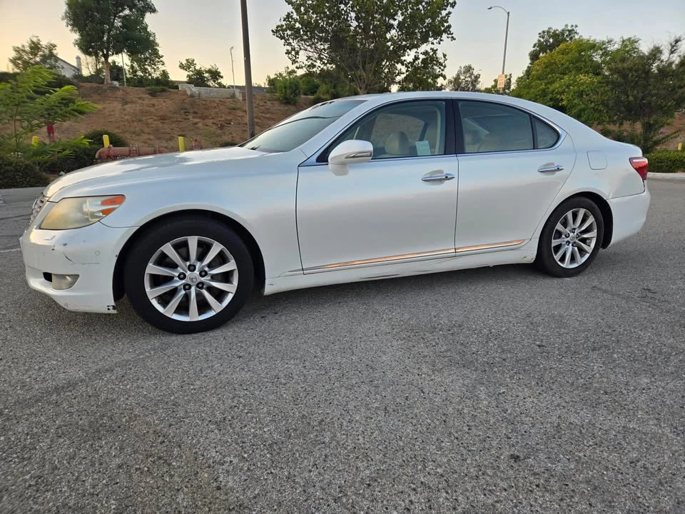 2013 Lexus LS 4th Gen - Image 5 of 12