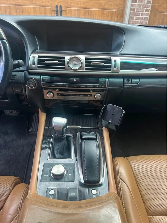 2013 Lexus LS 4th Gen - Image 7 of 8