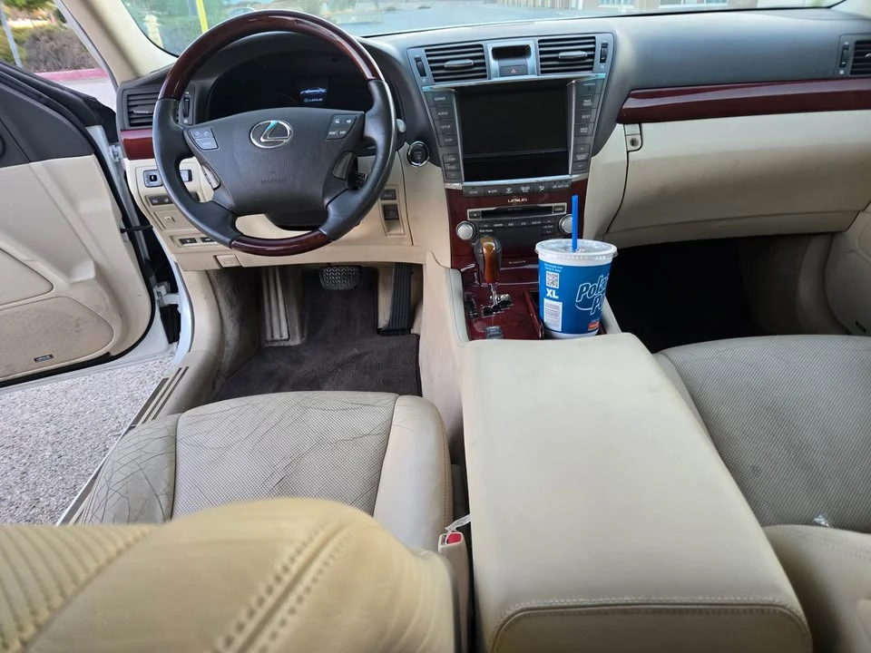 2013 Lexus LS 4th Gen - Image 11 of 12