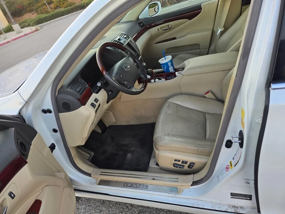 2013 Lexus LS 4th Gen - Image 10 of 12