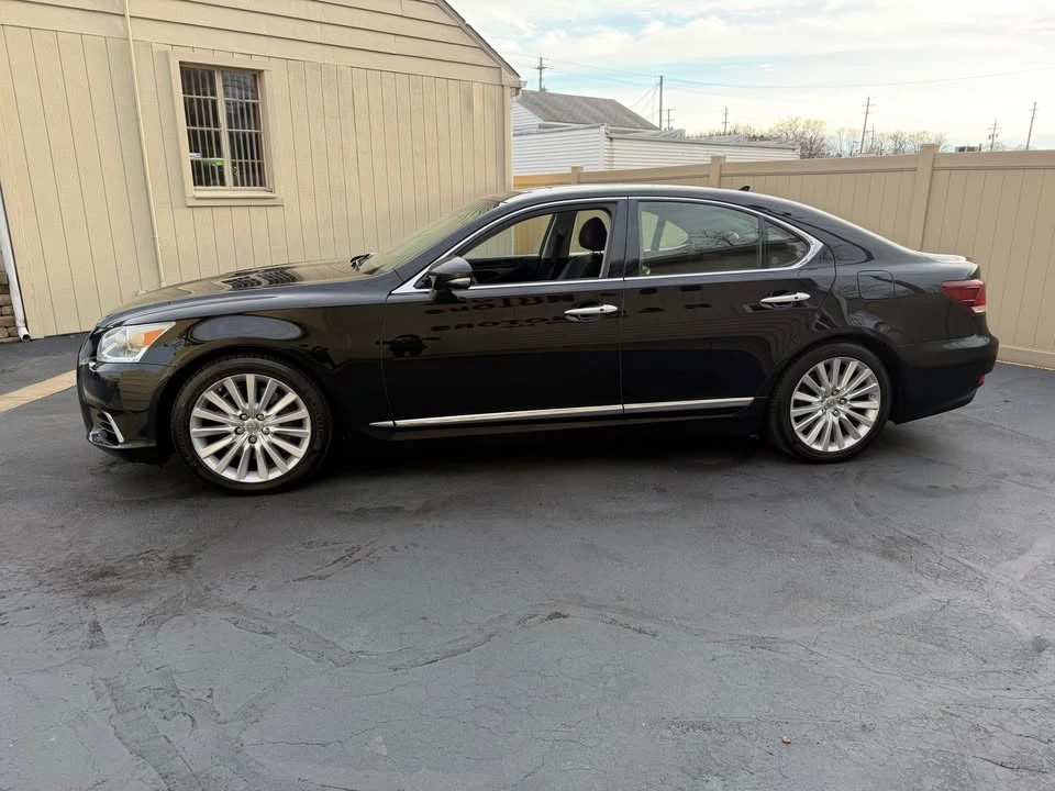 2013 Lexus LS 4th Gen - Image 10 of 19