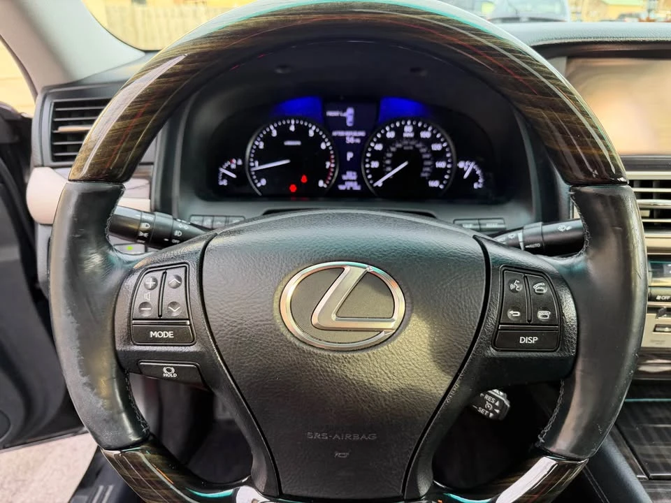 2013 Lexus LS 4th Gen - Image 16 of 19