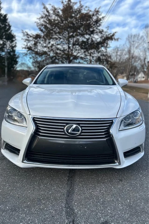 2013 Lexus LS 4th Gen - Image 6 of 12