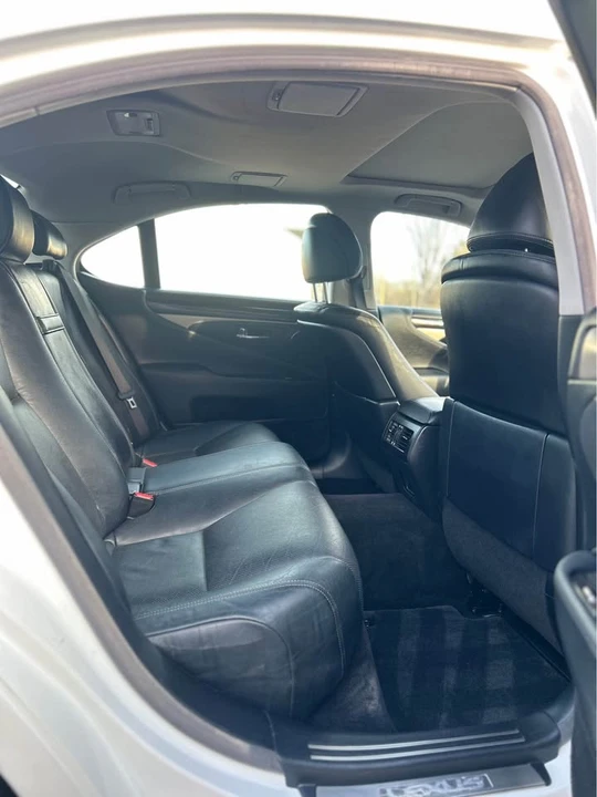 2013 Lexus LS 4th Gen - Image 11 of 12