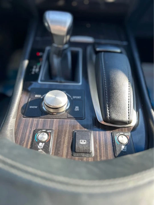 2013 Lexus LS 4th Gen - Image 10 of 12