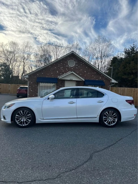 2013 Lexus LS 4th Gen - Image 4 of 12