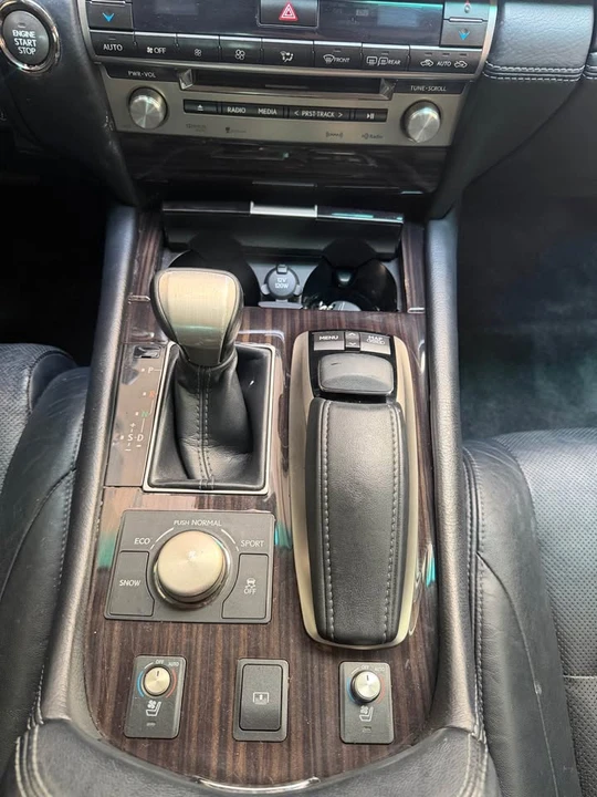 2013 Lexus LS 4th Gen - Image 13 of 16