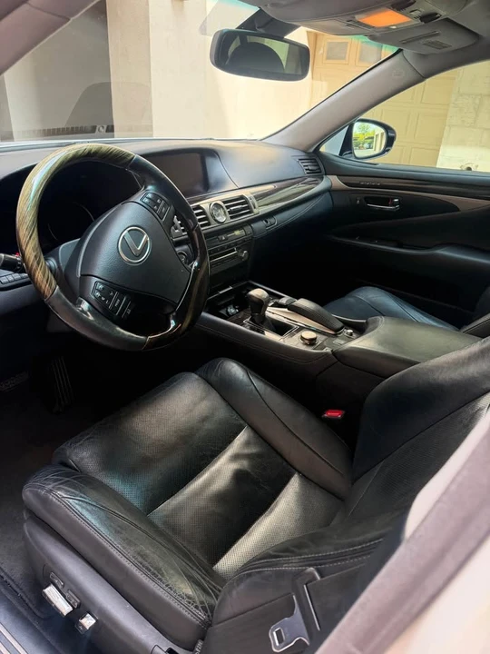 2013 Lexus LS 4th Gen - Image 8 of 16