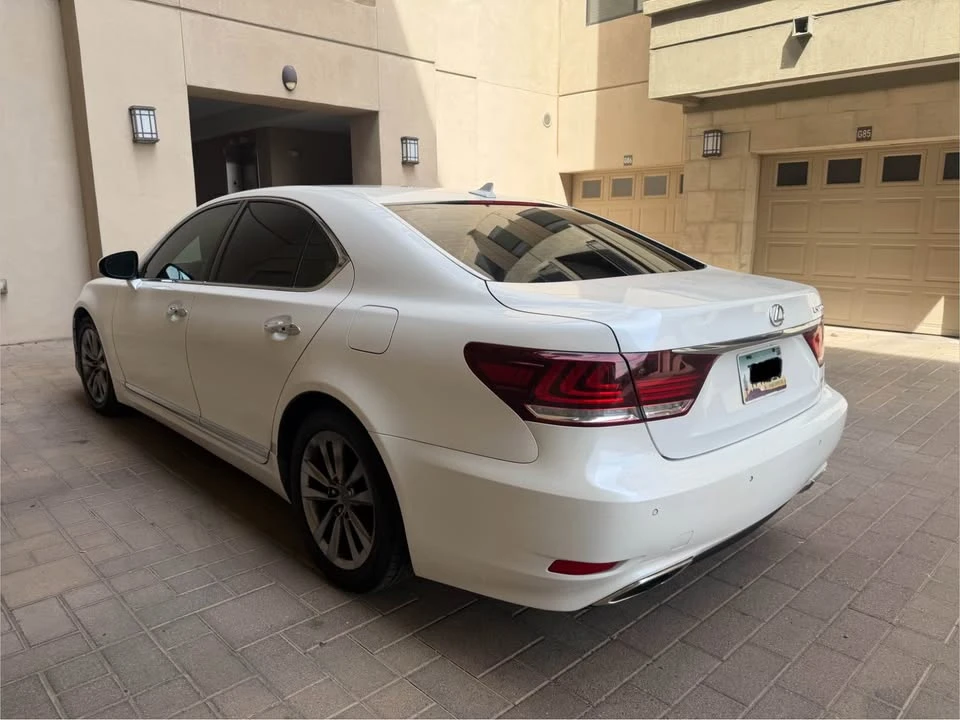 2013 Lexus LS 4th Gen - Image 7 of 16
