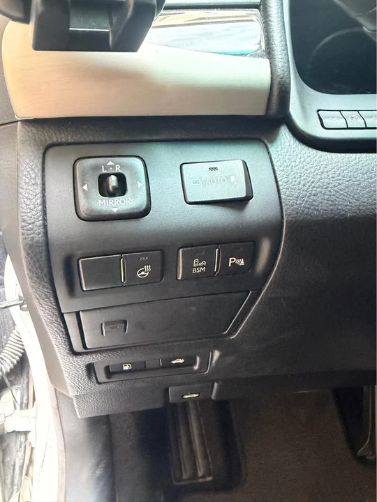 2013 Lexus LS 4th Gen - Image 10 of 16