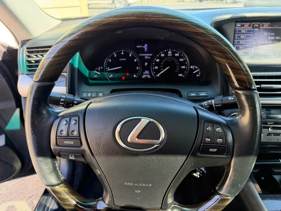 2013 Lexus LS 4th Gen - Image 15 of 19