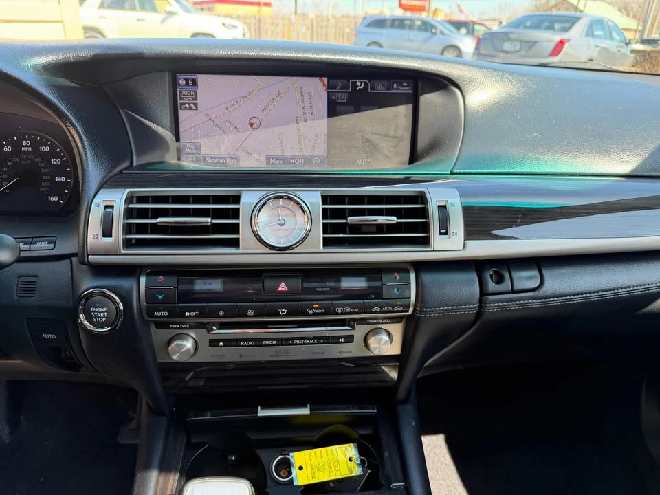 2013 Lexus LS 4th Gen - Image 16 of 19
